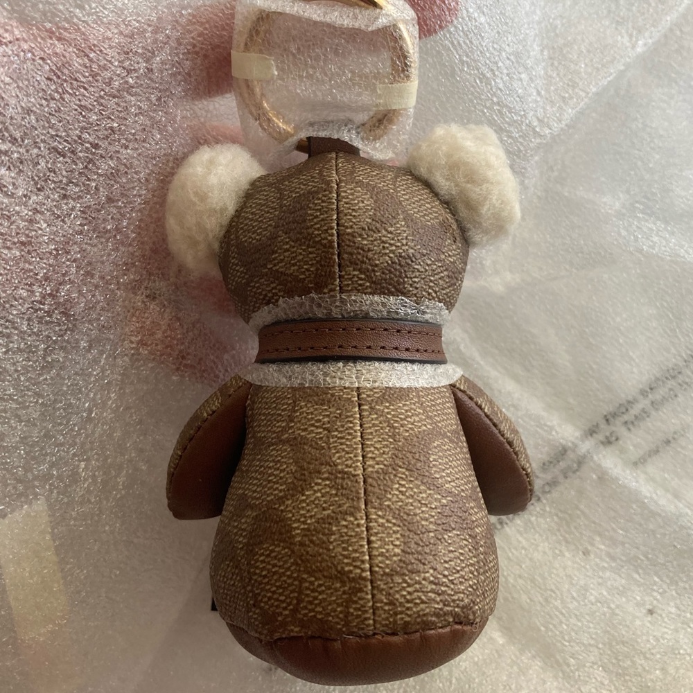 😍Coach Bear Bag Charm In Signature
Canvas - Picture 5 of 7